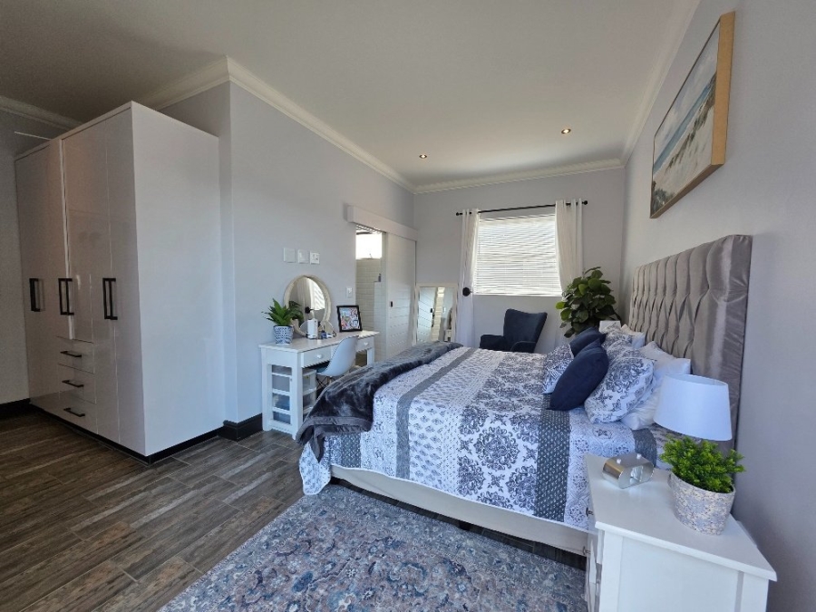 2 Bedroom Property for Sale in Outeniquasbosch Western Cape